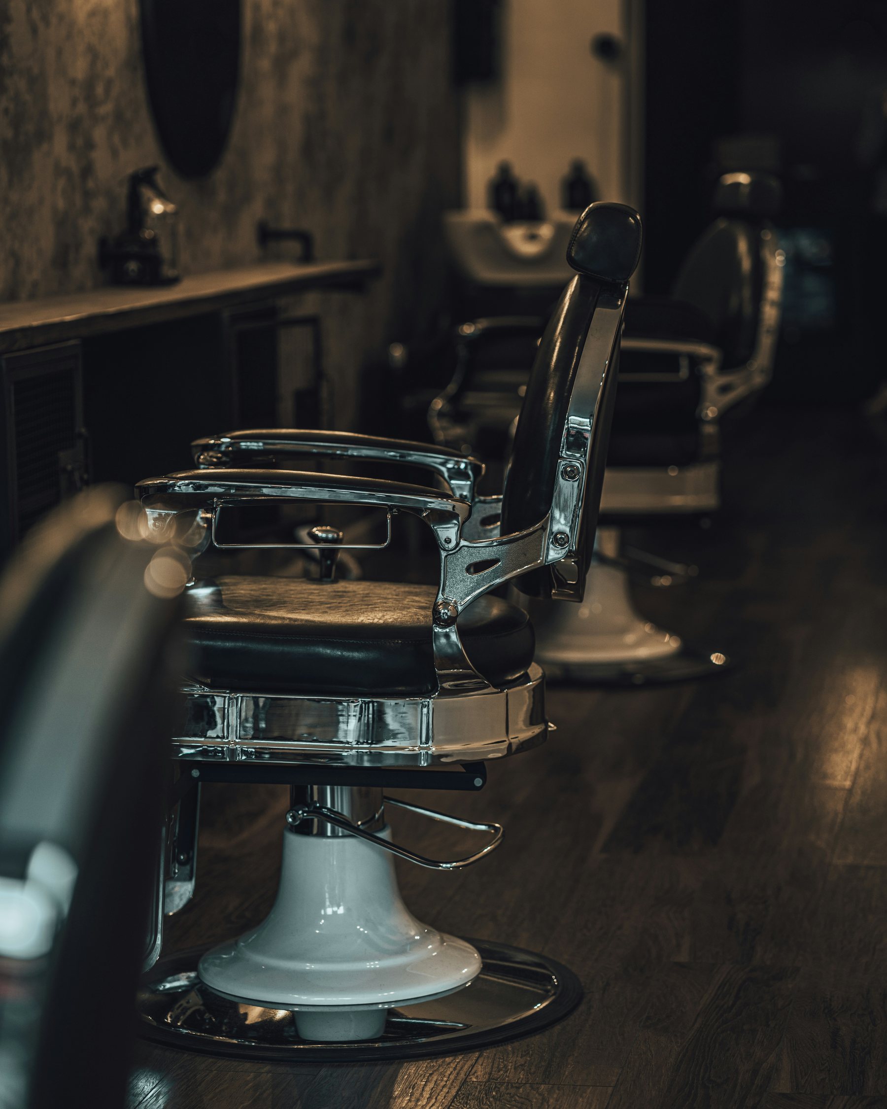 Cadeira de barbearia em ambiente elegante